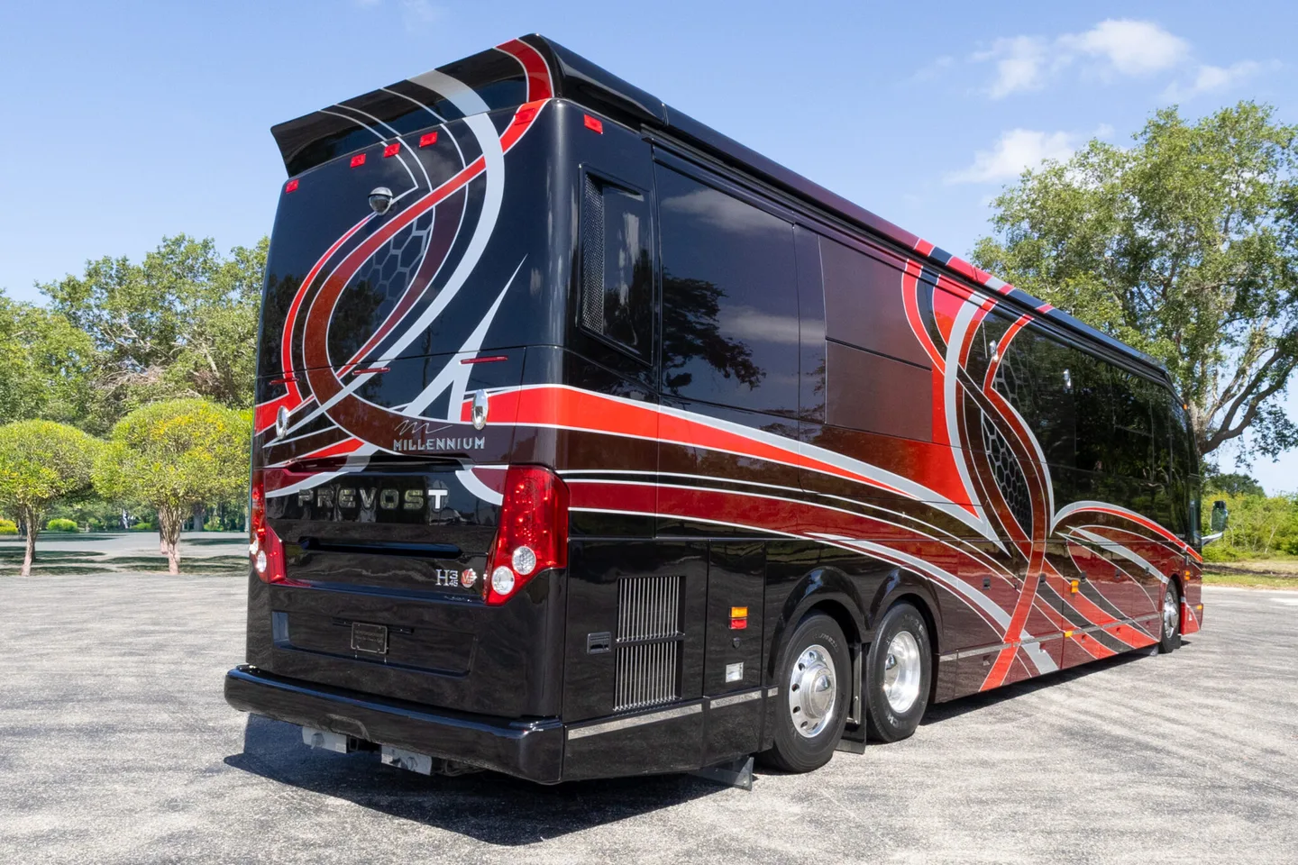 2018 Prevost Millenium H3-45