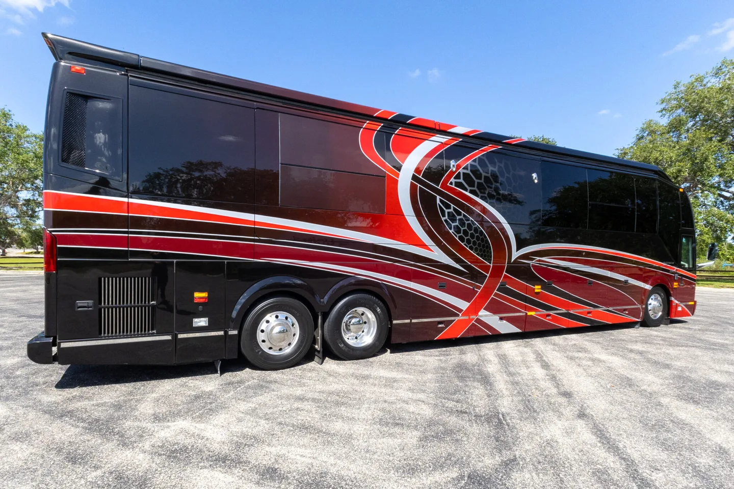 2018 Prevost Millenium H3-45
