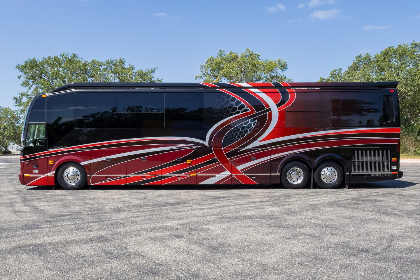 2018 Prevost Millenium H3-45