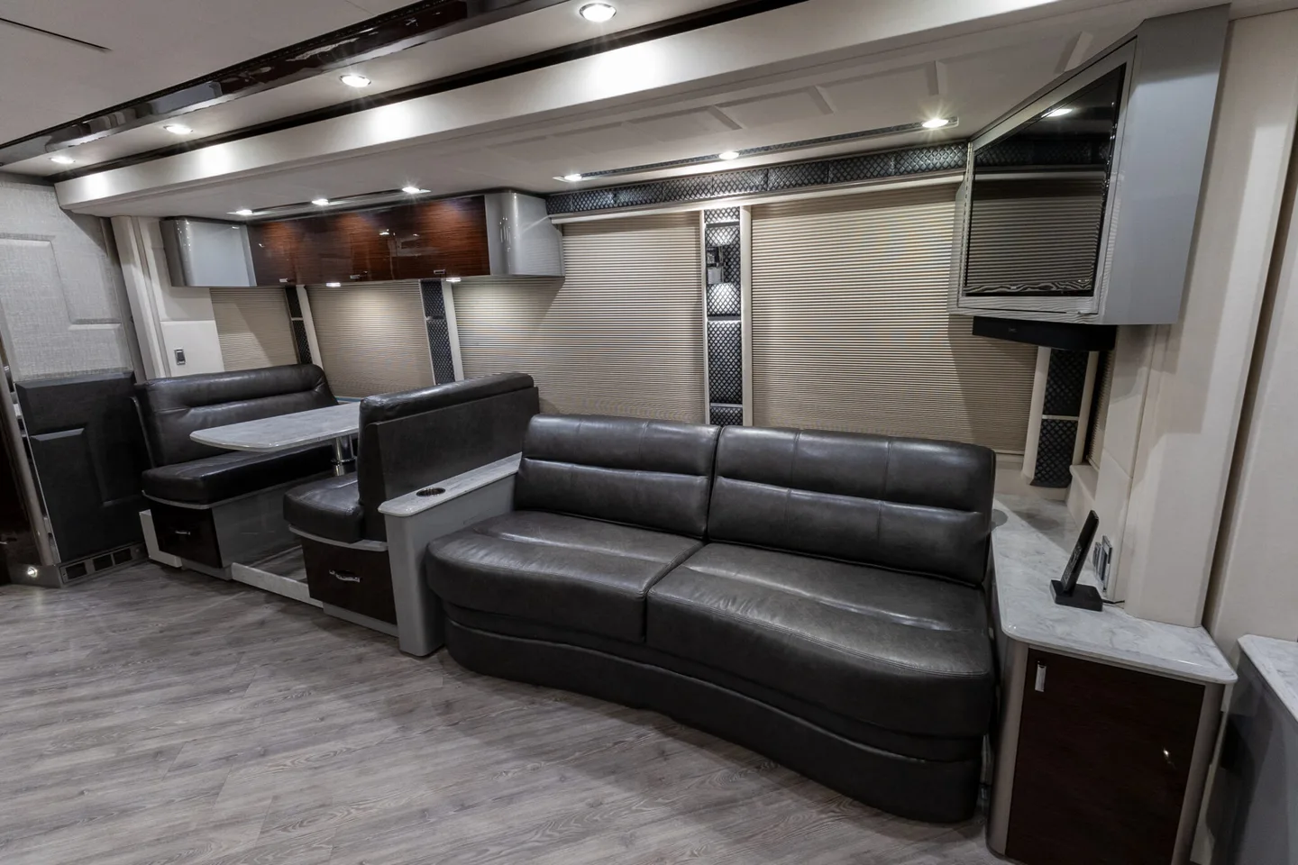 2021 Prevost Emerald H3-45
