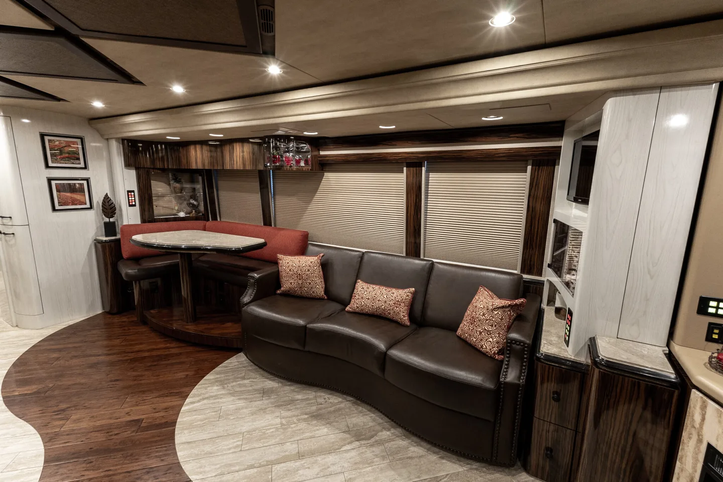 2009 Prevost Marathon H3-45