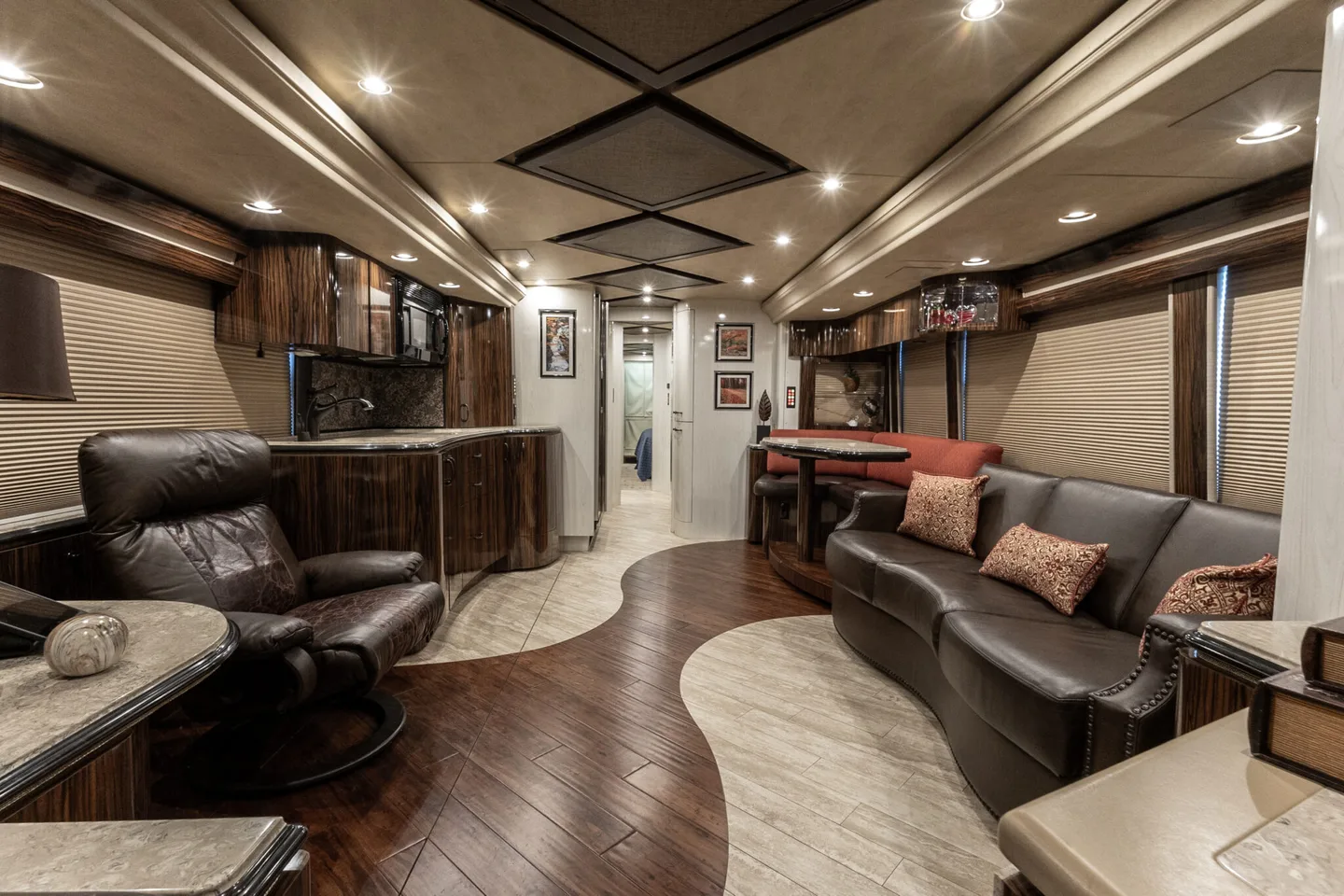 2009 Prevost Marathon H3-45
