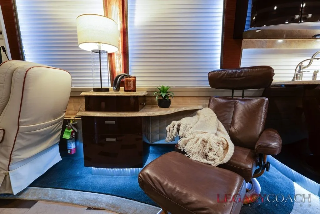 2008 Prevost Country Coach XLII – Double Slide