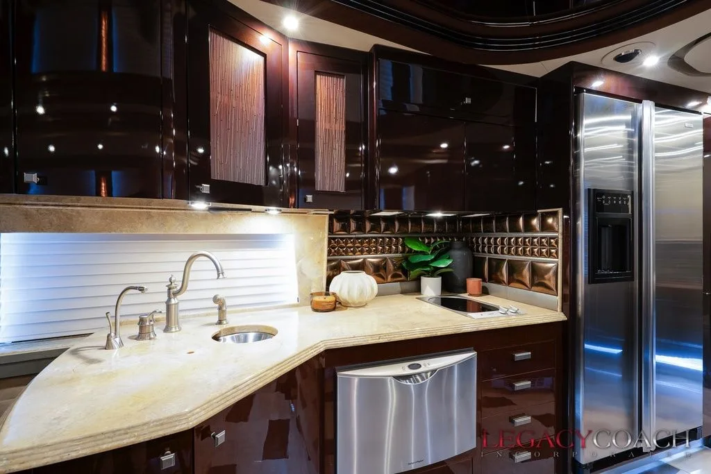 2008 Prevost Country Coach XLII – Double Slide