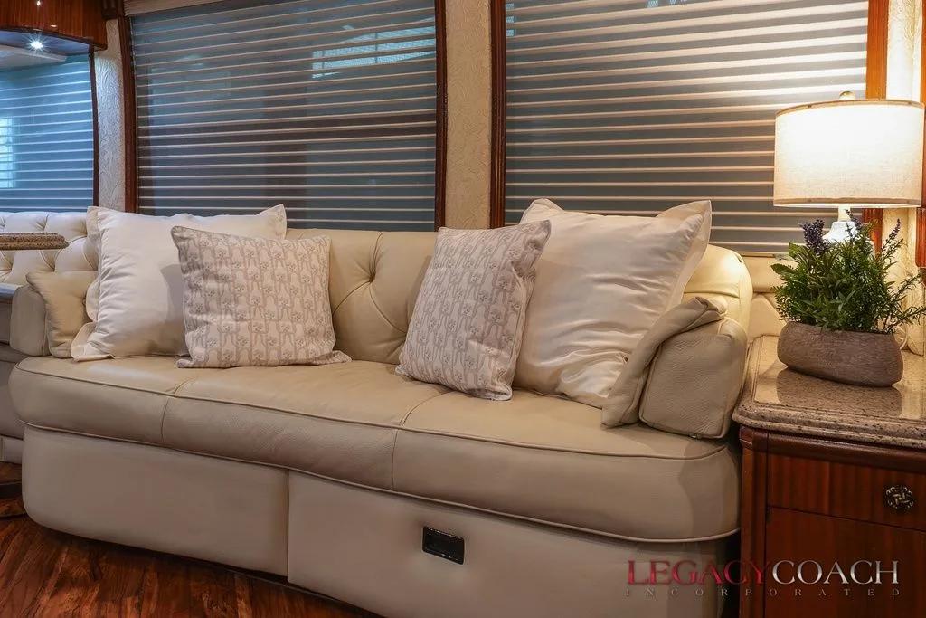 2005 Prevost Liberty Elegant Lady H3-45 – Double Slide