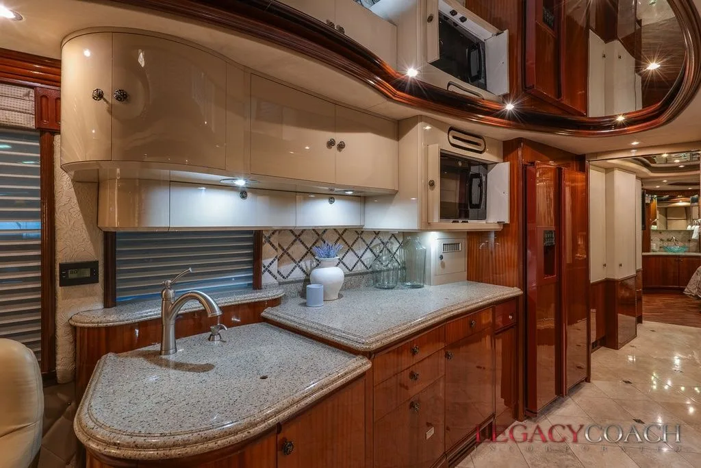 2005 Prevost Liberty Elegant Lady H3-45 – Double Slide