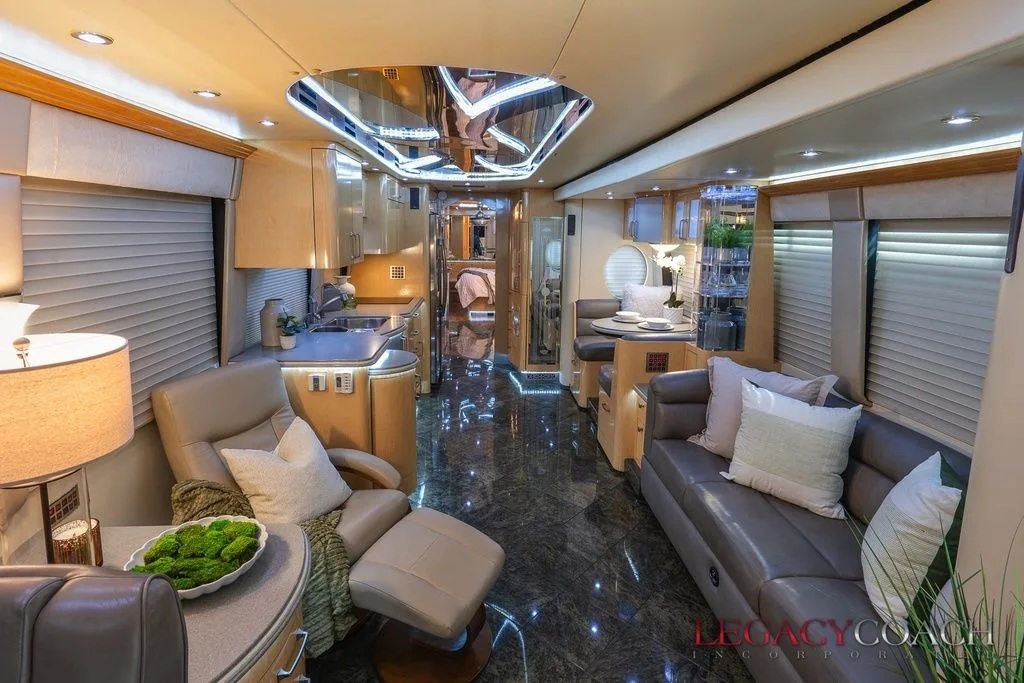 2005 Prevost Parliament XLII - Double Slide