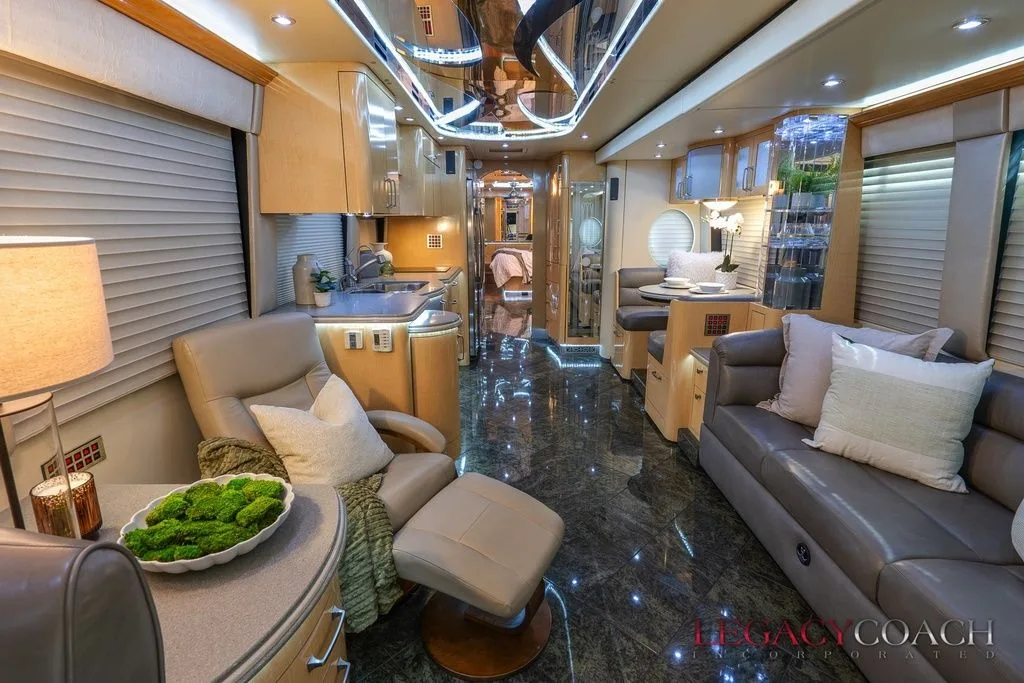 2005 Prevost Parliament XLII - Double Slide