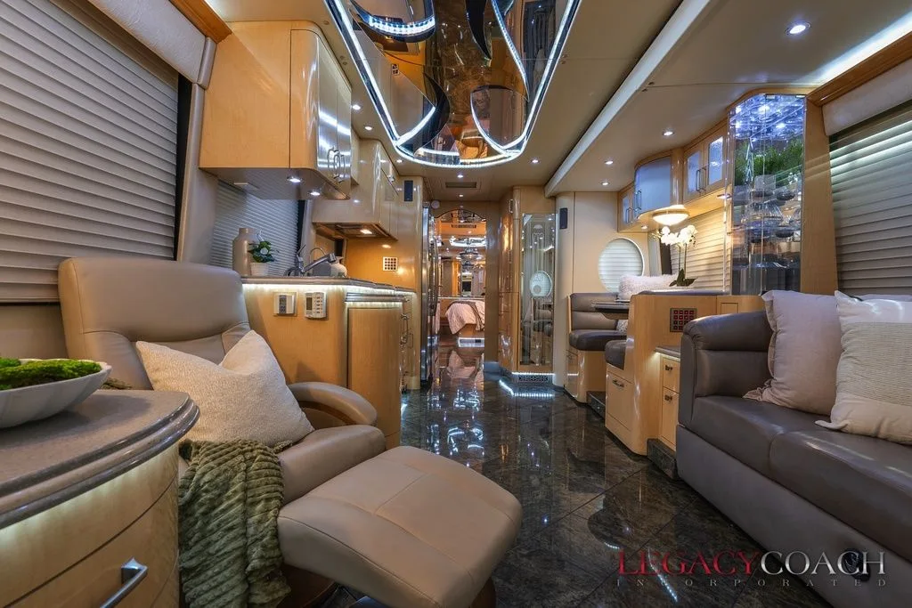 2005 Prevost Parliament XLII - Double Slide