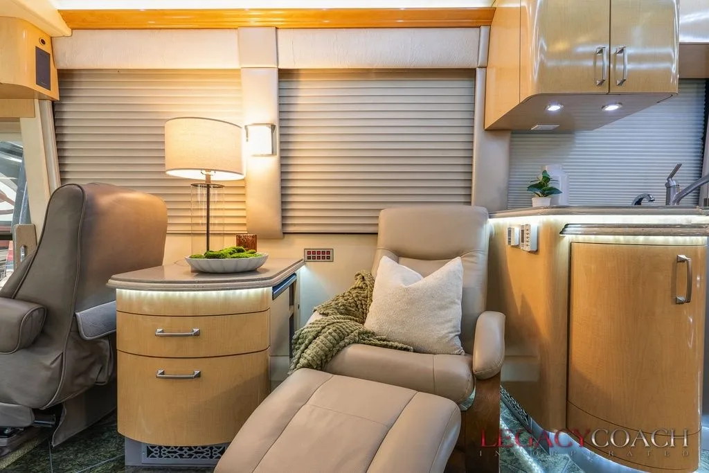 2005 Prevost Parliament XLII - Double Slide