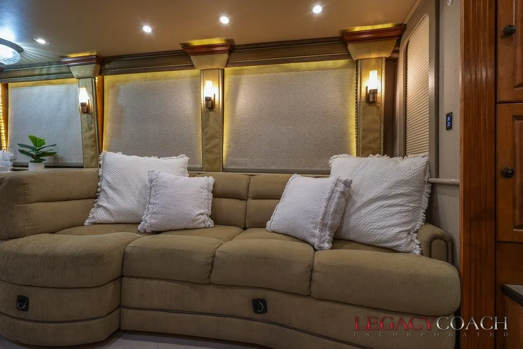 2006 Prevost Royale XLII – Double Slide