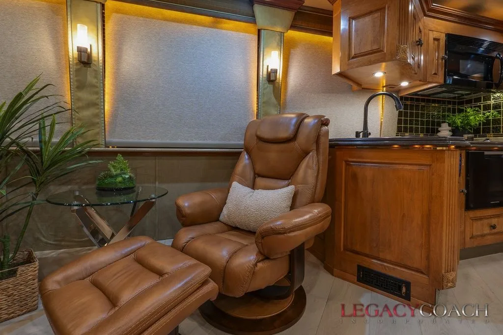 2006 Prevost Royale XLII – Double Slide