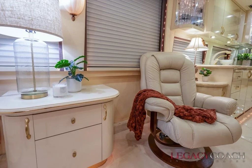2001 Prevost Country Coach XLII - Non-Slide