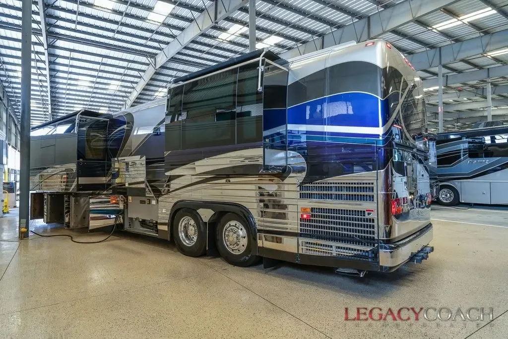 2002 Country Coach XLII – Double Slide