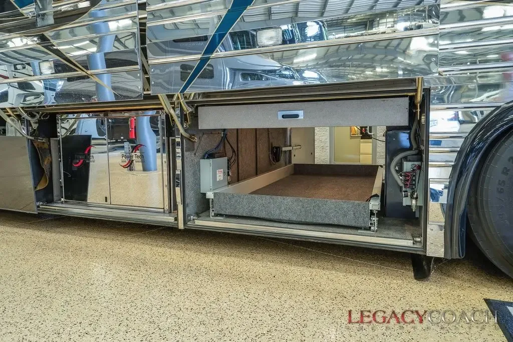 2002 Country Coach XLII – Double Slide