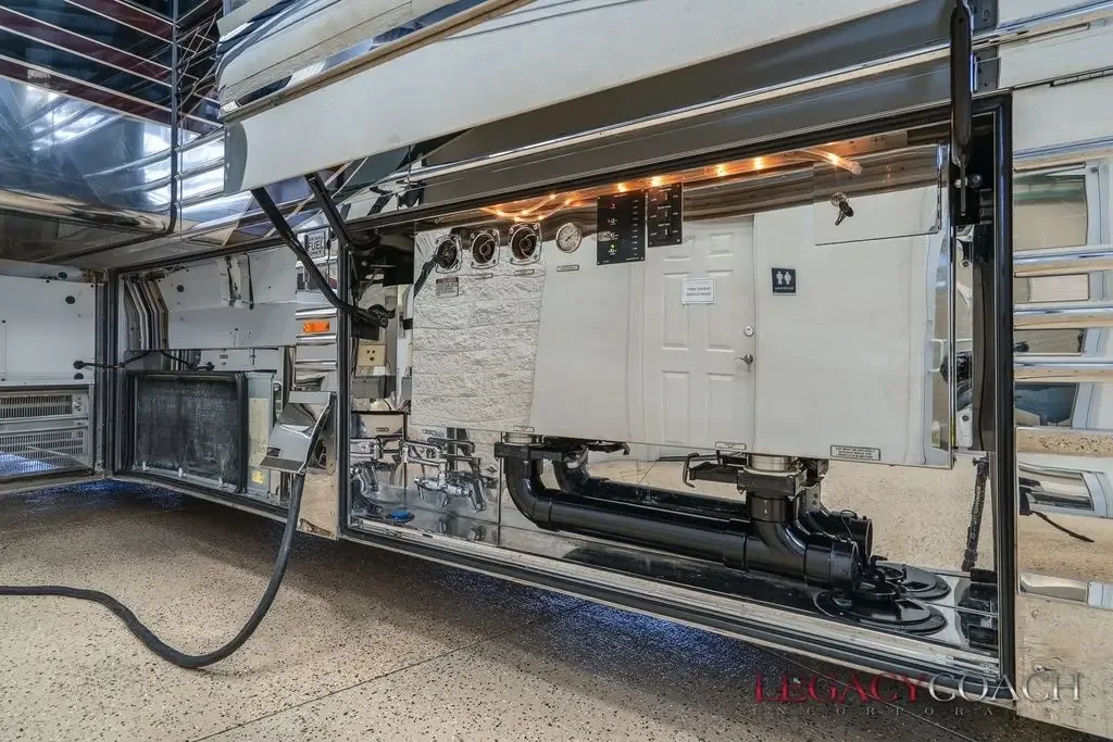 2006 Country Coach XLII – Double Slide