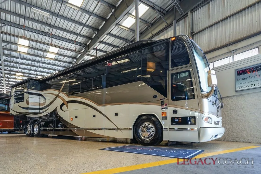 2007 Featherlite H3-45 – Triple Slide