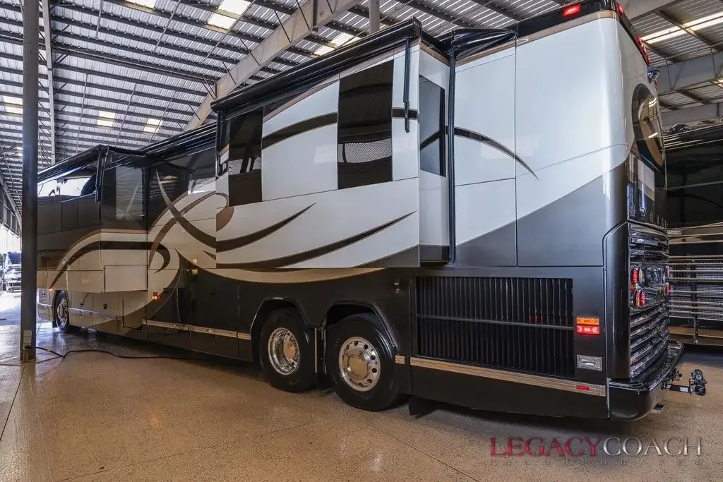 2007 Featherlite H3-45 – Triple Slide