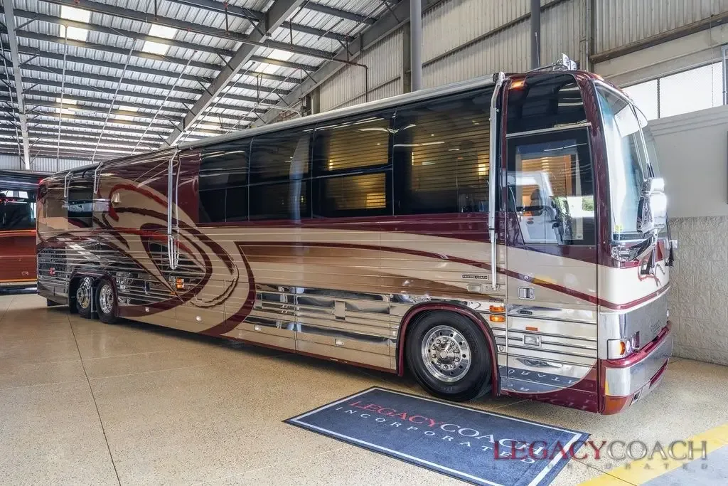 2001 Country Coach XLII Non-Slide