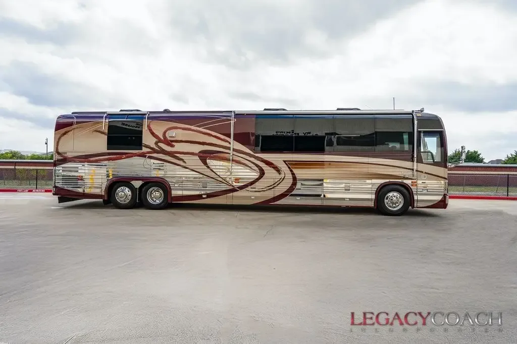 2001 Country Coach XLII Non-Slide