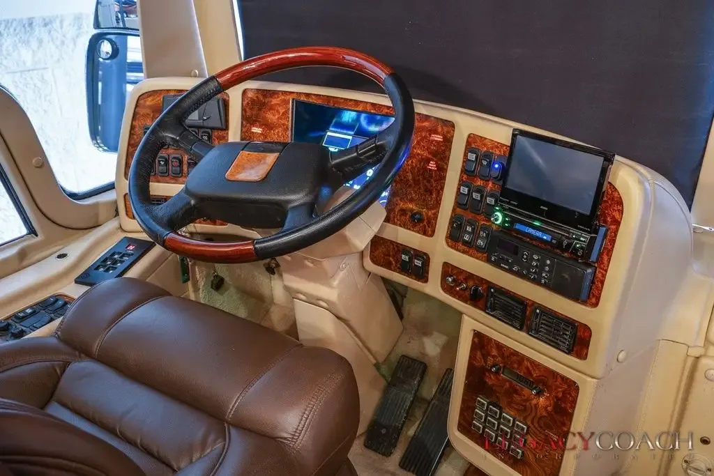 2001 Country Coach XLII Non-Slide