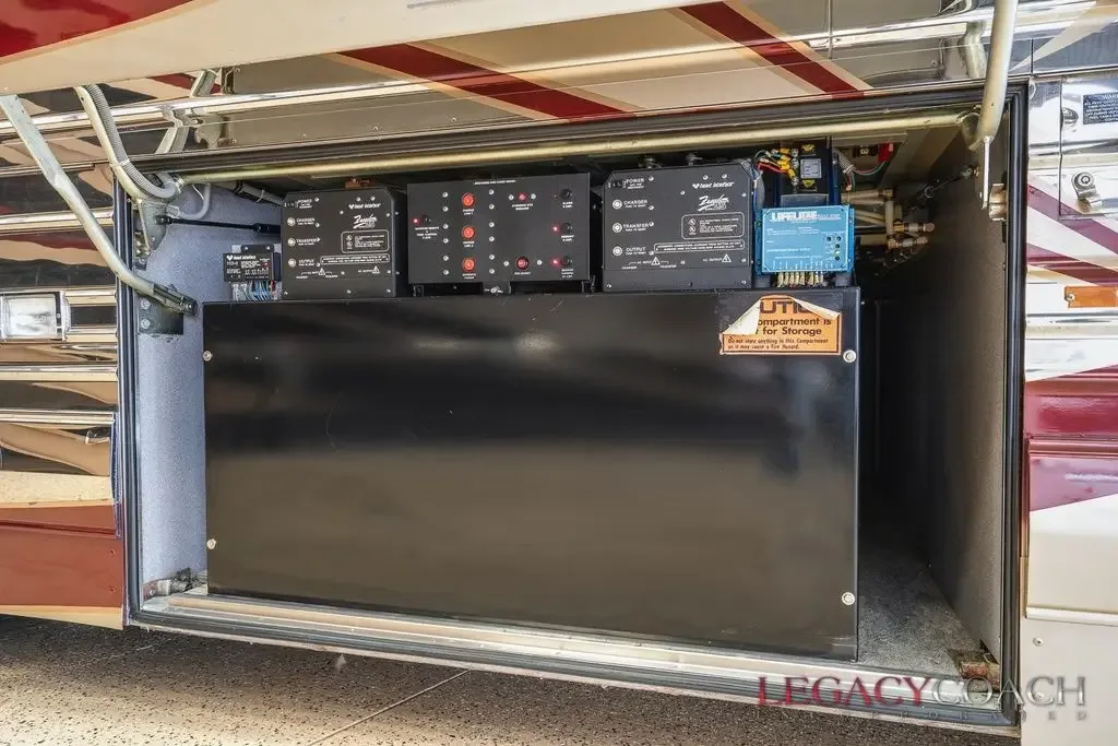 2001 Country Coach XLII Non-Slide