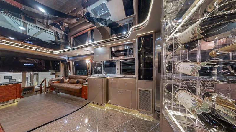 2005 Prevost Featherlite H3-45