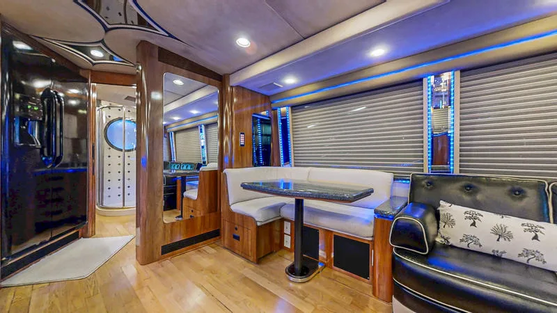 2001 Marathon Prevost H3-45