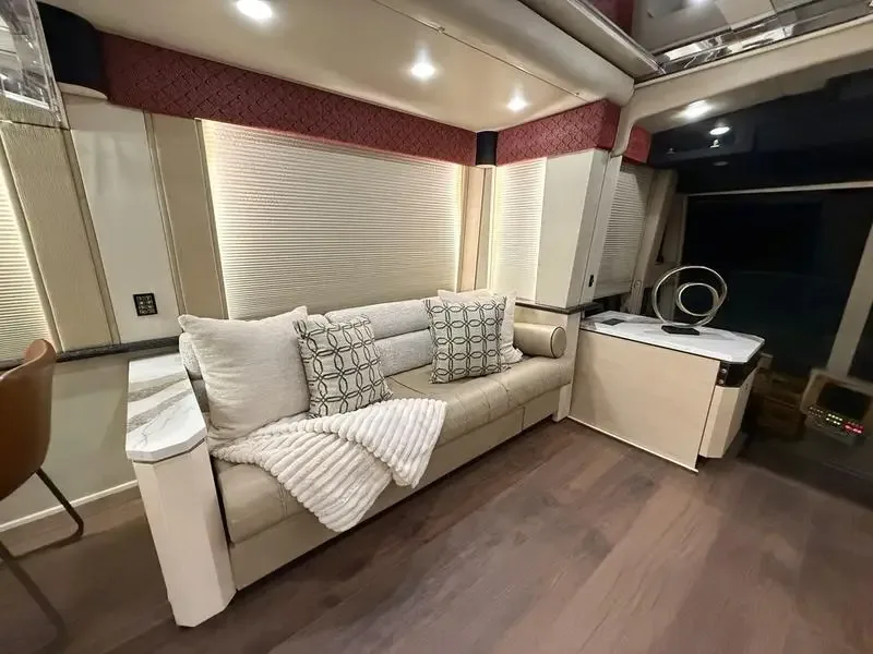 2002 Featherlite H3-45 - Double Slide