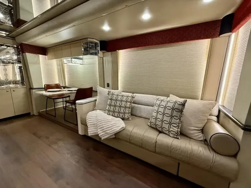 2002 Featherlite H3-45 - Double Slide
