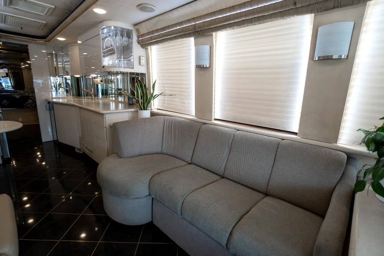 1996 Prevost Country Coach 40 XL