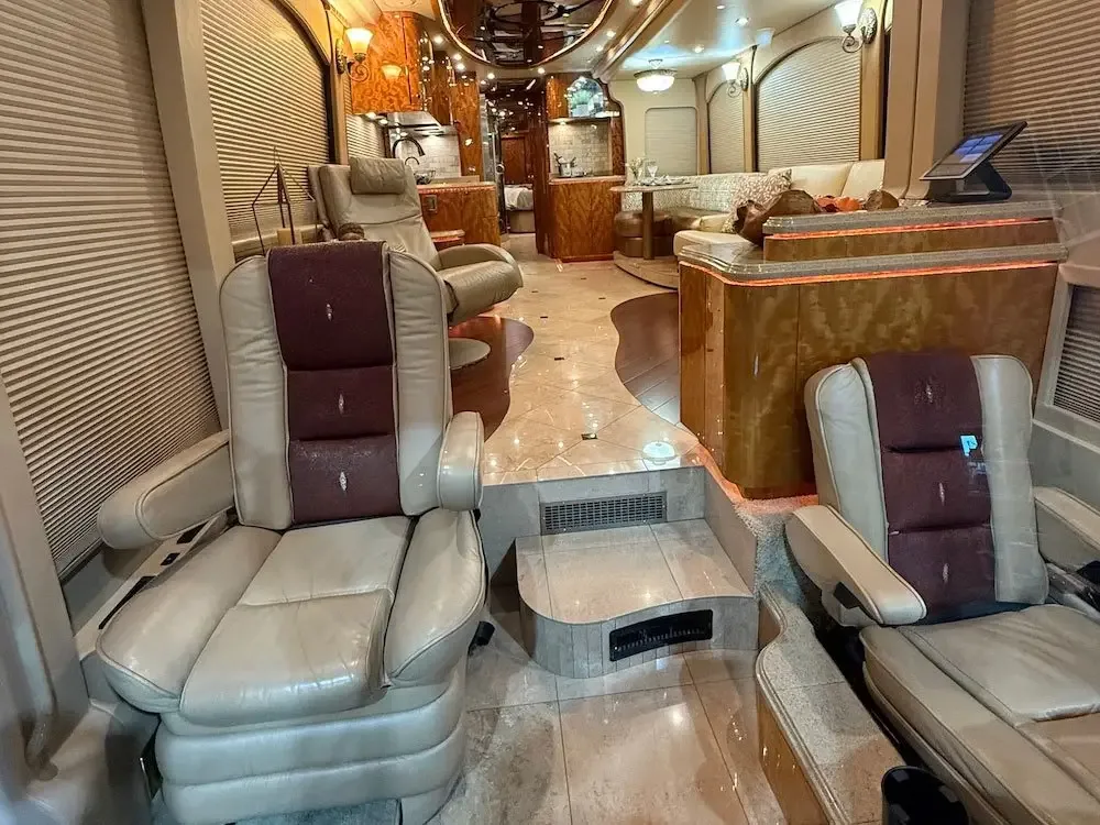 2008 Millenium H3-45 interior - photo 6 of 27