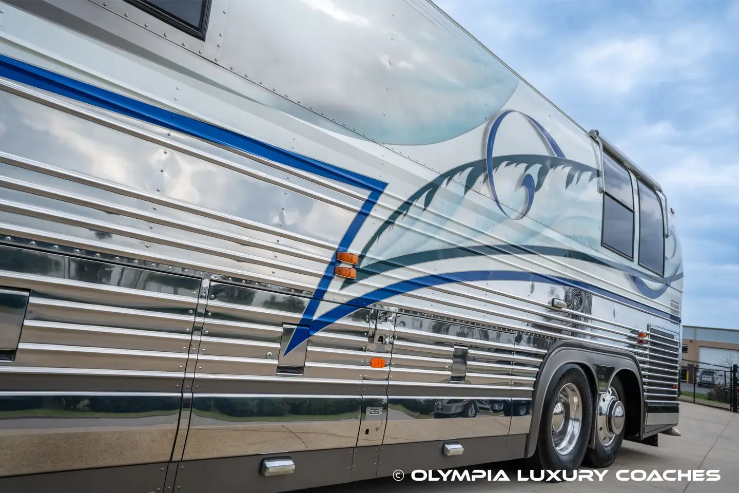 1997 Country Coach XL : Non-Slide