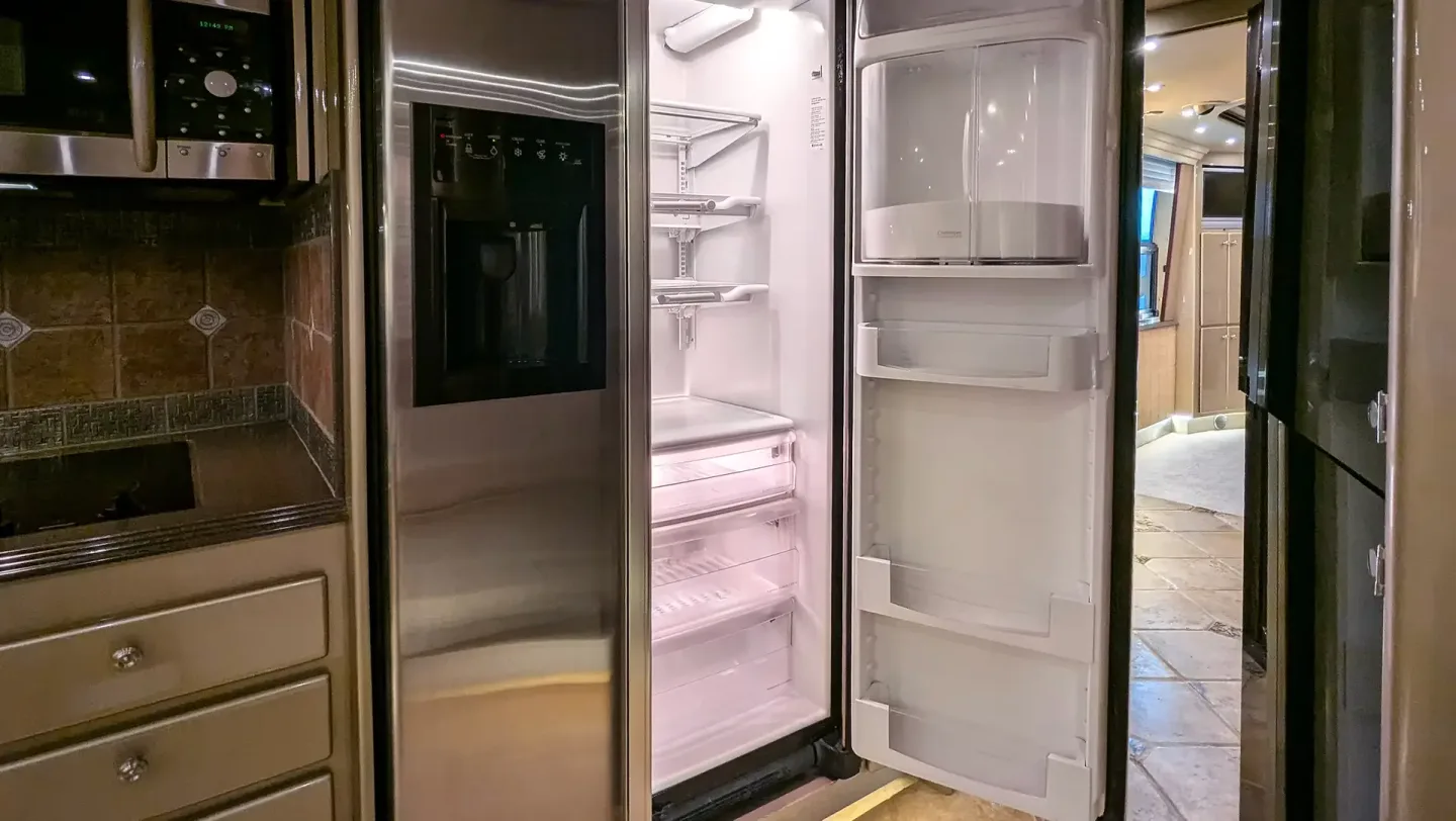 2005 Country Coach XLII – Double Slide