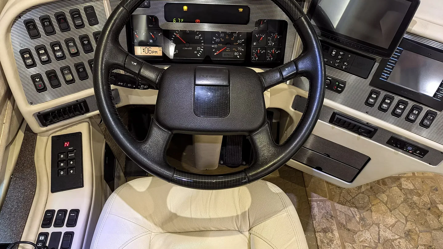 2005 Country Coach XLII – Double Slide