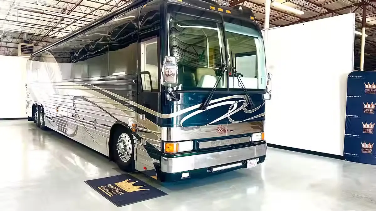 2004 Country Coach XLII – Double Slide