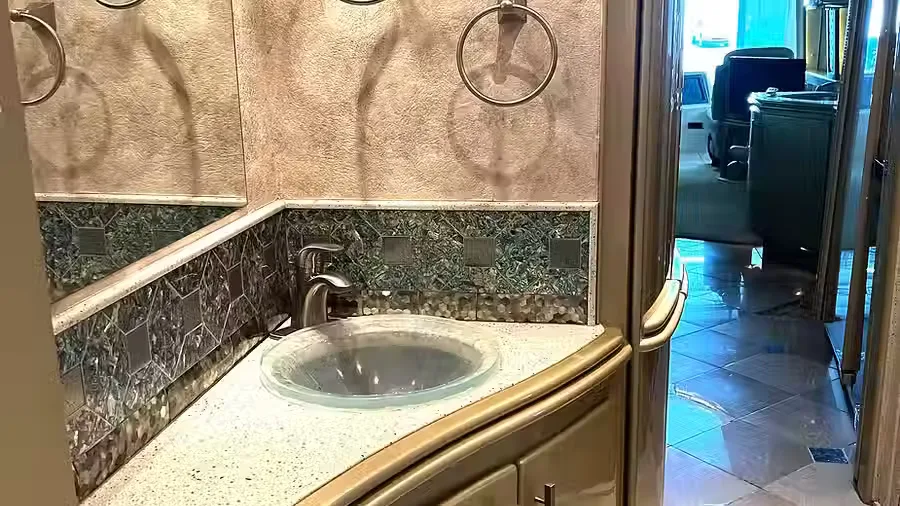 2004 Country Coach XLII – Double Slide