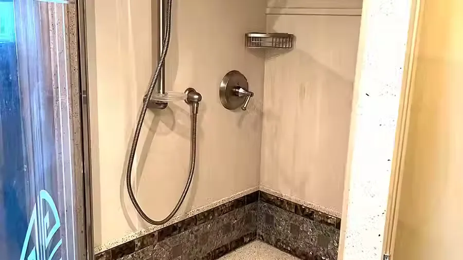 2004 Country Coach XLII – Double Slide