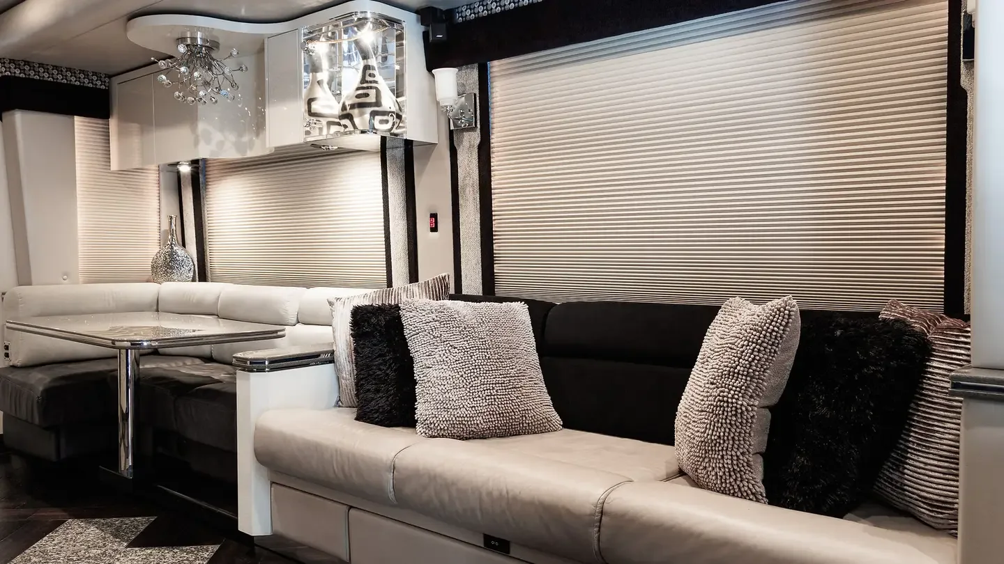 2008 Featherlite H3-45 – Double Slide