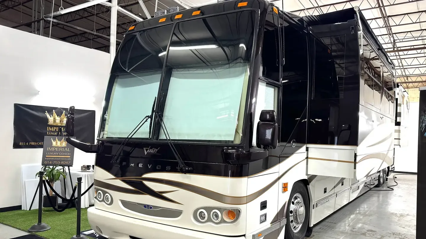 2004 Featherlite H3-45 Prevost motorcoach exterior - TRIPLE SLIDE, 159,000 miles