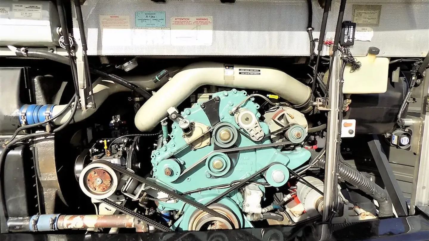 2004 Featherlite H3-45 interior - photo 8 of 13