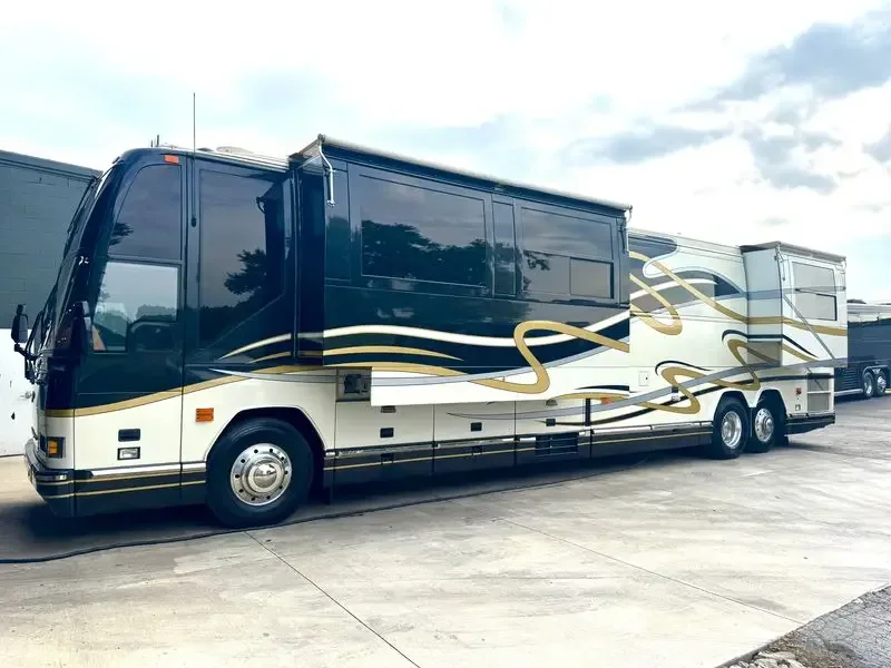 1999 Featherlite H3-45 Prevost motorcoach exterior - DOUBLE SLIDE, 129,000 miles