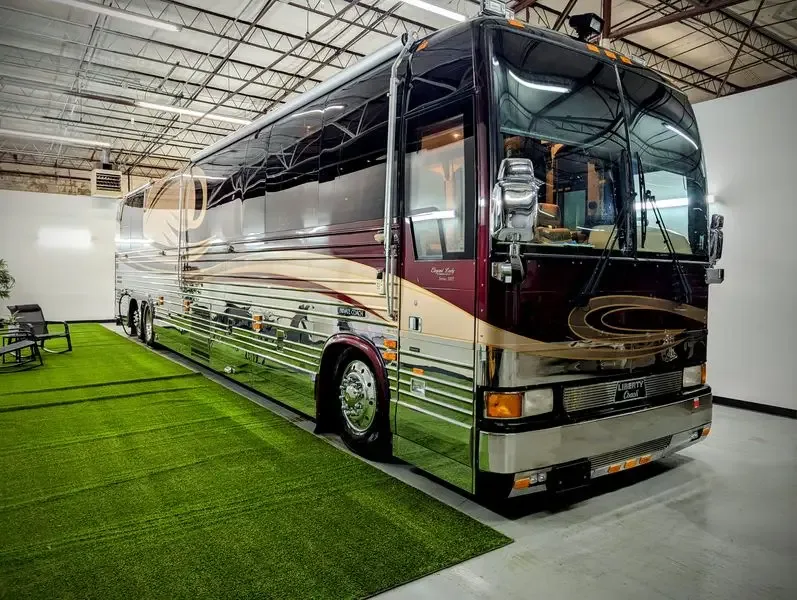 2002 Prevost XLII Liberty Elegant Lady Single Slide