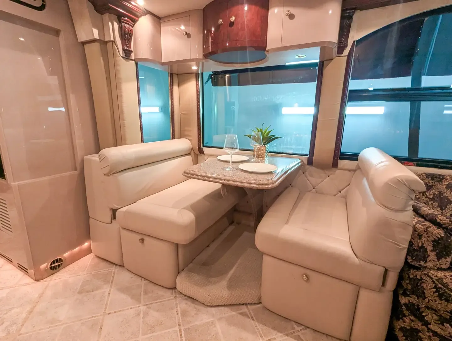 2002 Prevost XLII Liberty Elegant Lady Single Slide
