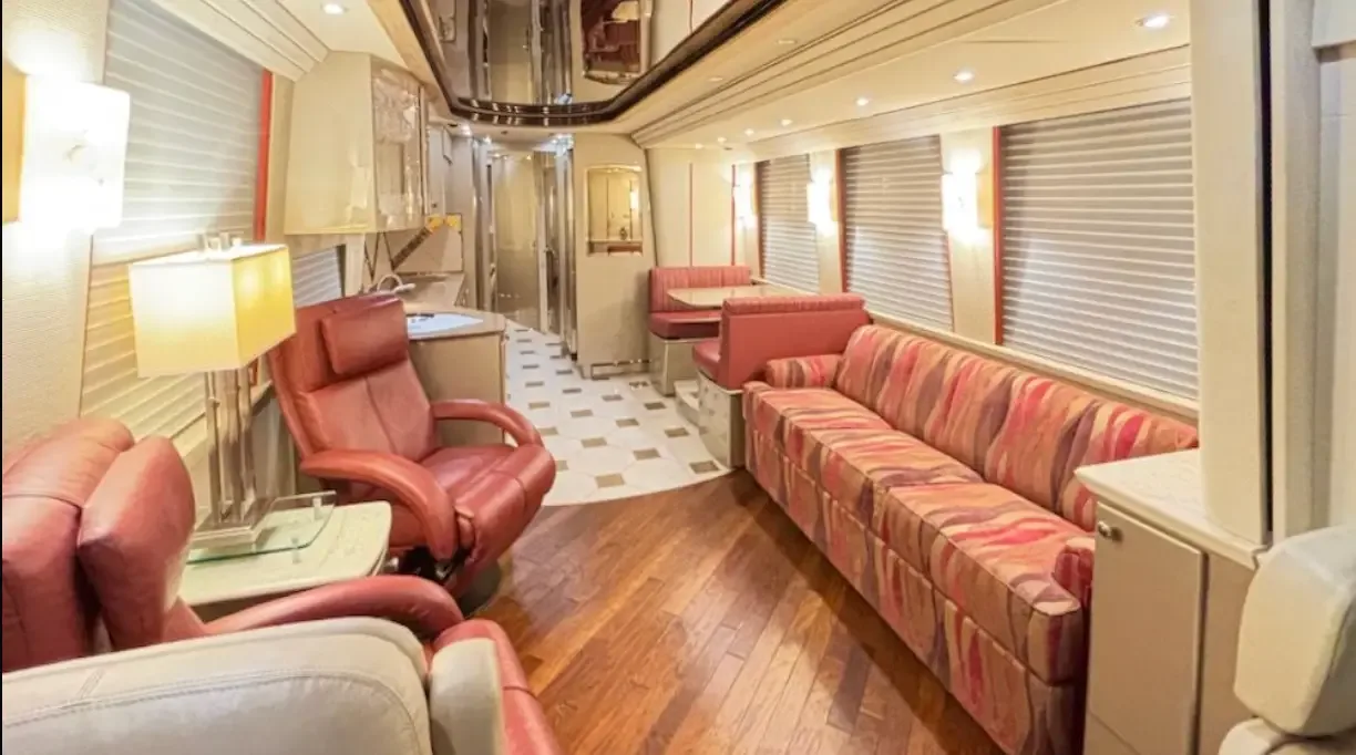 2006 Country Coach XLII : Single Slide