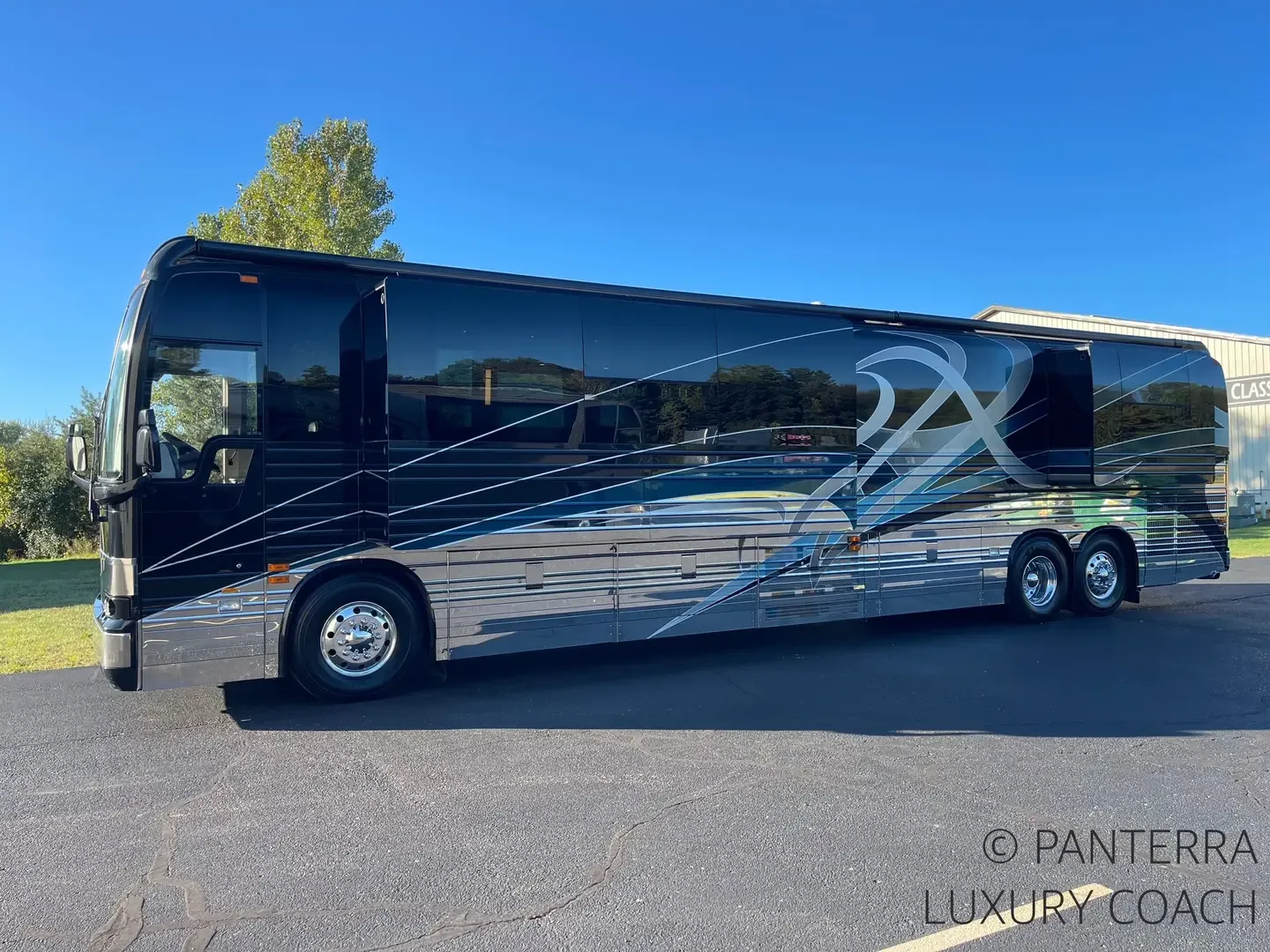 2006 Legendary XLII Prevost motorcoach exterior - DOUBLE SLIDE, 111,164 miles