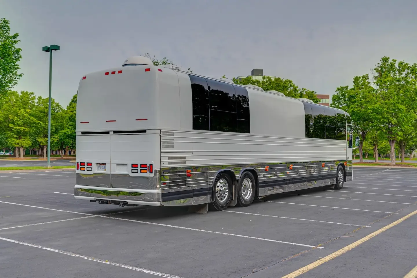 2004 Prevost XLII Single Slide 12 Bunk Entertainer