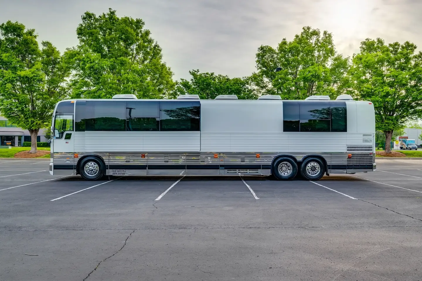 2004 Prevost XLII Single Slide 12 Bunk Entertainer
