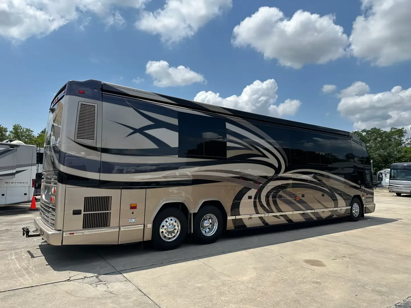 2009 Featherlite H3-45