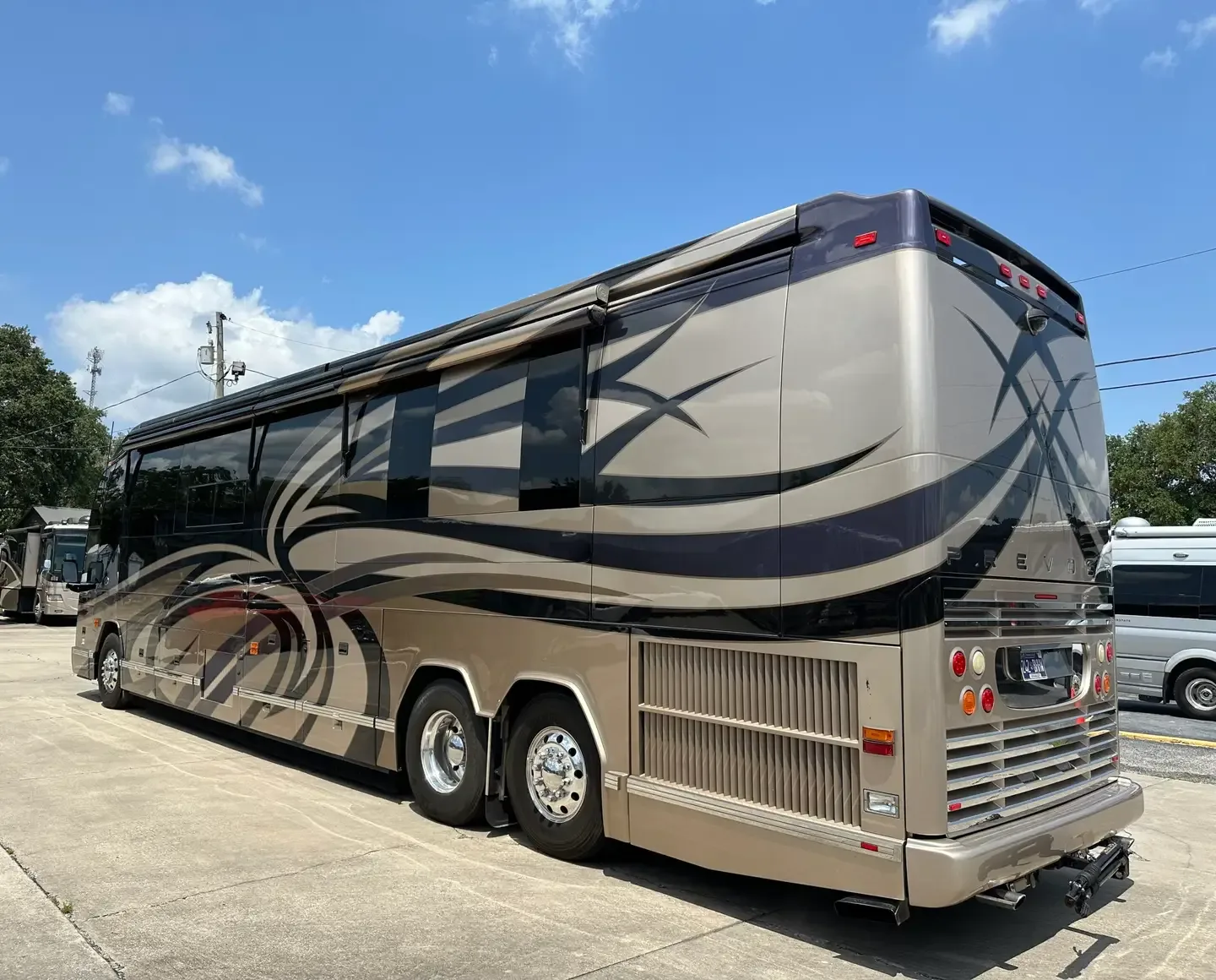 2009 Featherlite H3-45